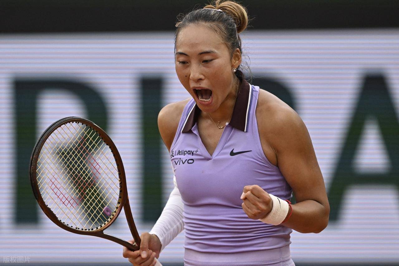 2比0横扫！郑钦文挺进32强，豪取罗加8连胜，下轮迎战大黑马